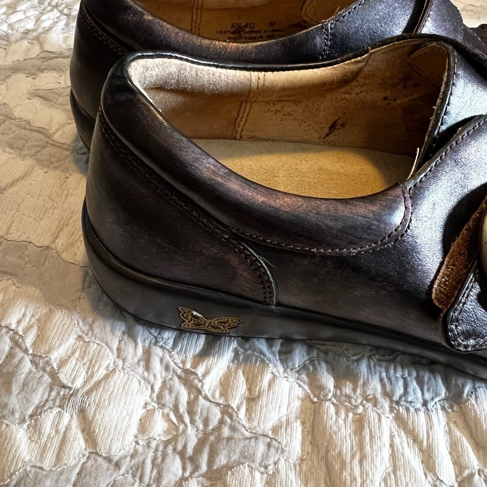 Alegria size 39 woman's 9. Dark with a slight purple undertone. Like maryjanes. - Picture 6 of 7